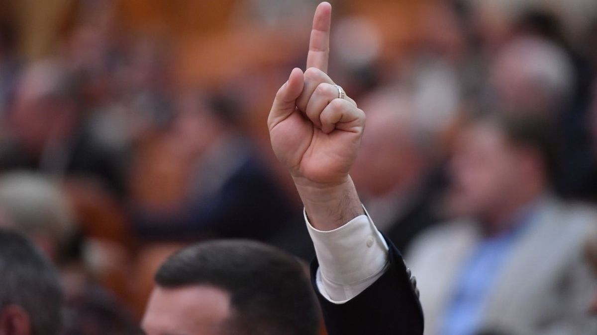 Teljes a káosz Romániában: az államfő második miniszterelnök-jelöltje is elbukott – készülhet az AUR