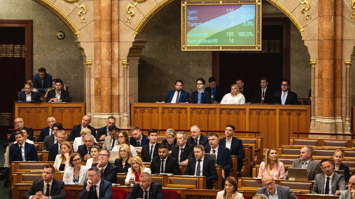 Eldőlt: befagyasztják a polgármesterek fizetését, a költségtérítésük is megszűnik – lasszóval kell majd fogni a jelölteket? 