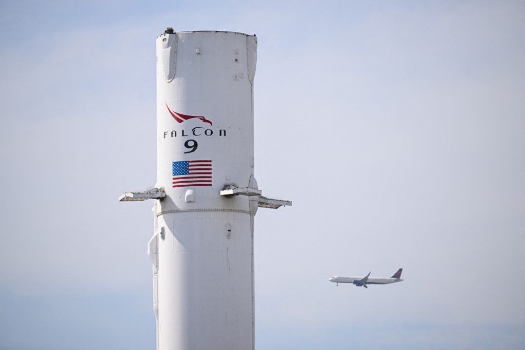 SpaceX launches billion-dollar IPO