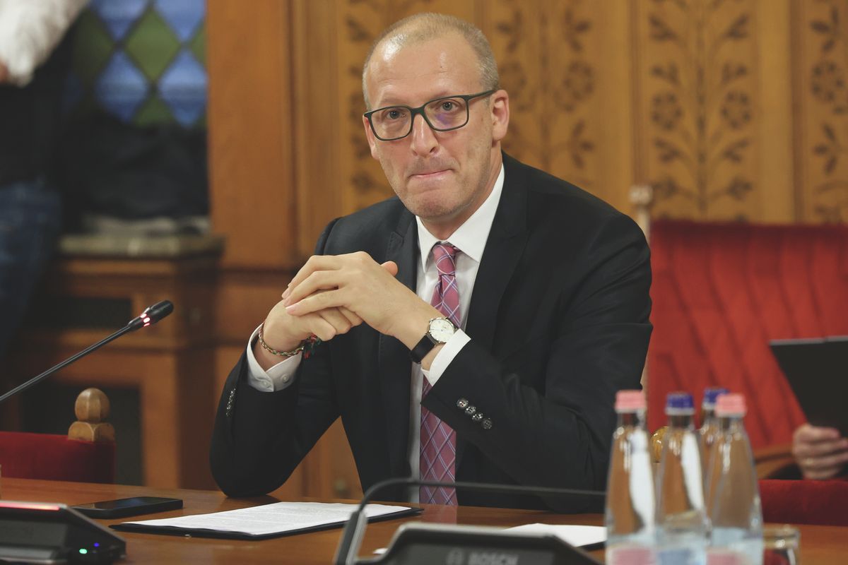 Tarr Zoltán társadalmi kapcsolatokért és kultúráért felelős miniszter
közmédia átalakítás