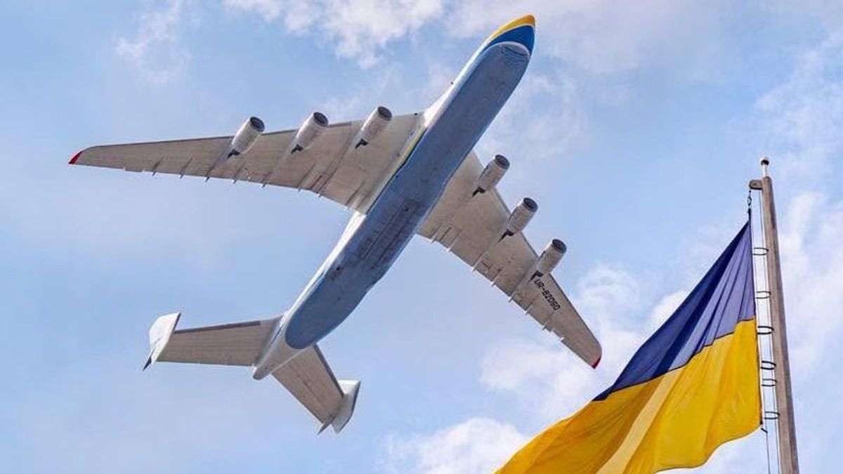 Bombahír, itt a pontos időpont: visszatér Magyarországra a világ legnagyobb repülőgépe, katonai szállítmányt hoznak az ukránok Ferihegyre – a fél ország árgus szemekkel figyeli 