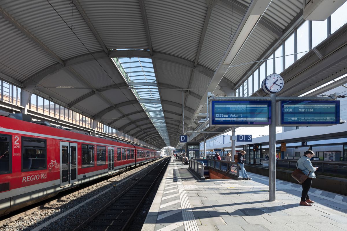 Bonn Hauptbahnhof - Bahnsteige, vasút, vonat, Deutsche Bahn