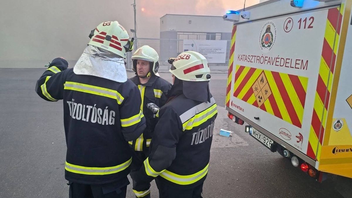 Példátlan ipari katasztrófa történt Szabolcs vármegyében: az éjjel leégett az egyik legnagyobb élelmiszeripari gyár teljes csarnoka − kitelepítették a lakosságot − videó