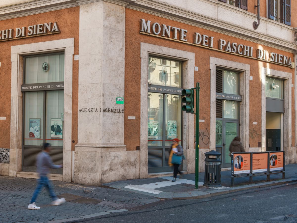 Intesa Sanpaolo Italian Banks Ahead of Earnings