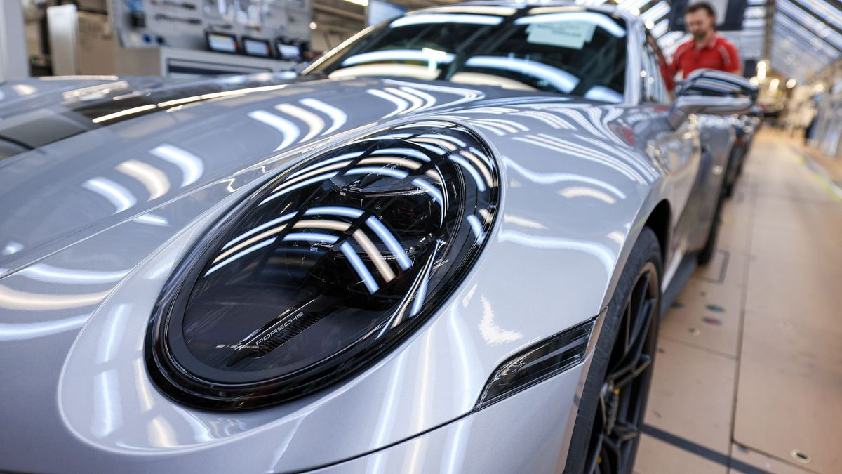 Porsche: drasztikus lépést jelentett be a patinás sportkocsigyártó, több modelljét is kivégzi 