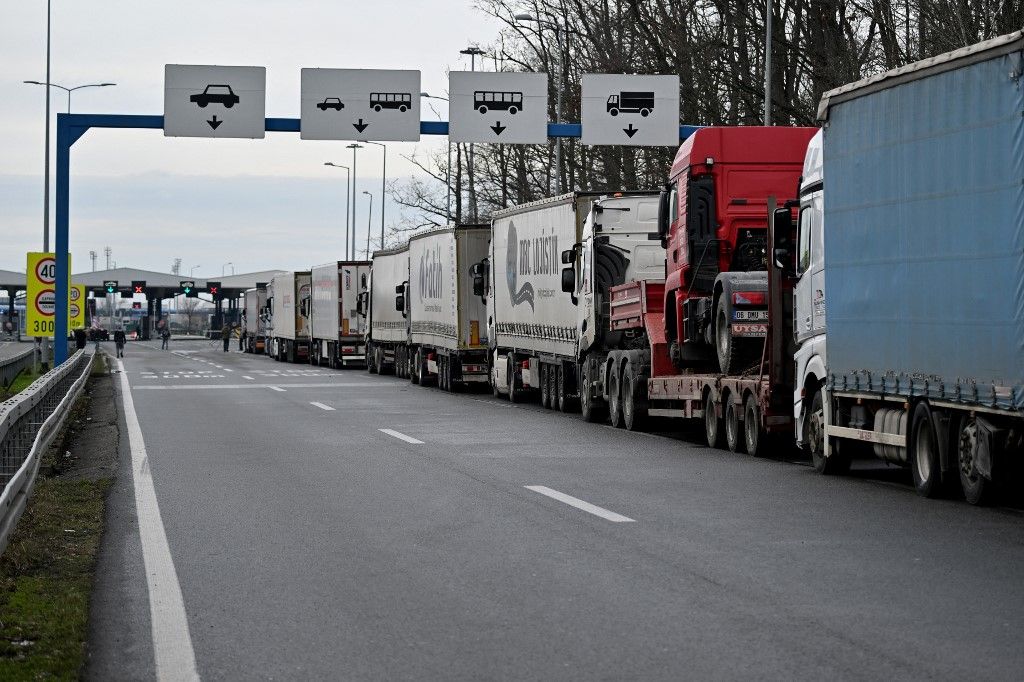 Blocage des routiers de Serbie et de Bosnie des frontières vers l'espace Shengen pour protester contre le système EES
