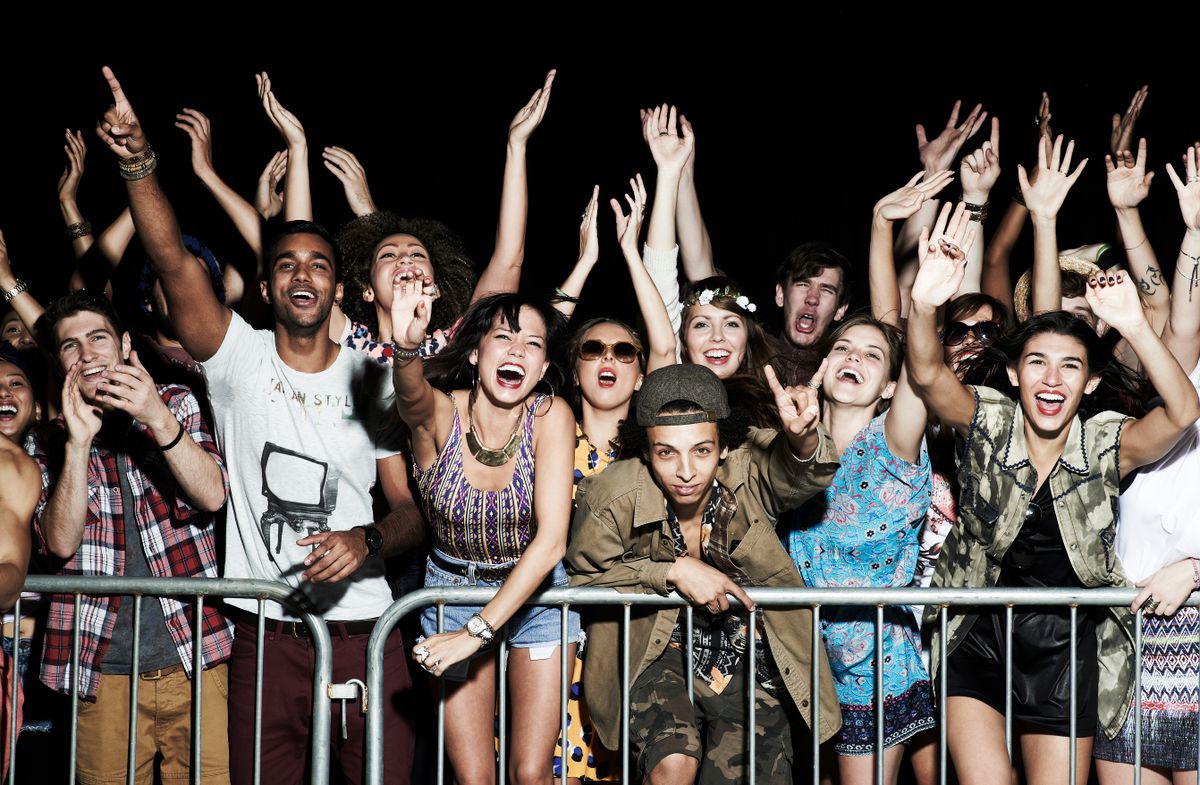 Group of people having fun at music concert, fesztivál