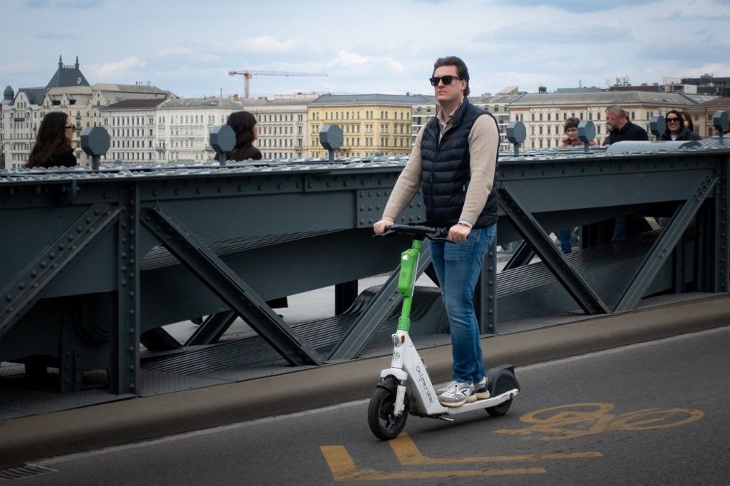 Új KRESZ roller