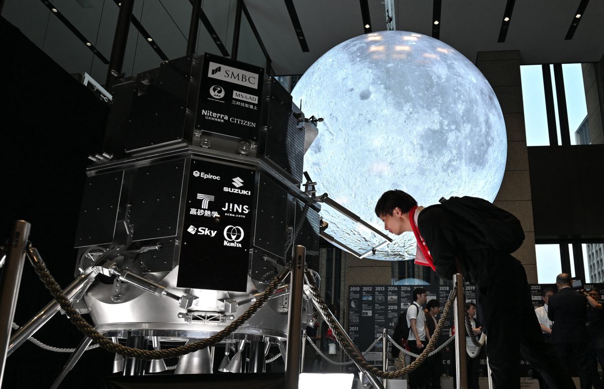 iSpace lunar lander loses communication, hold