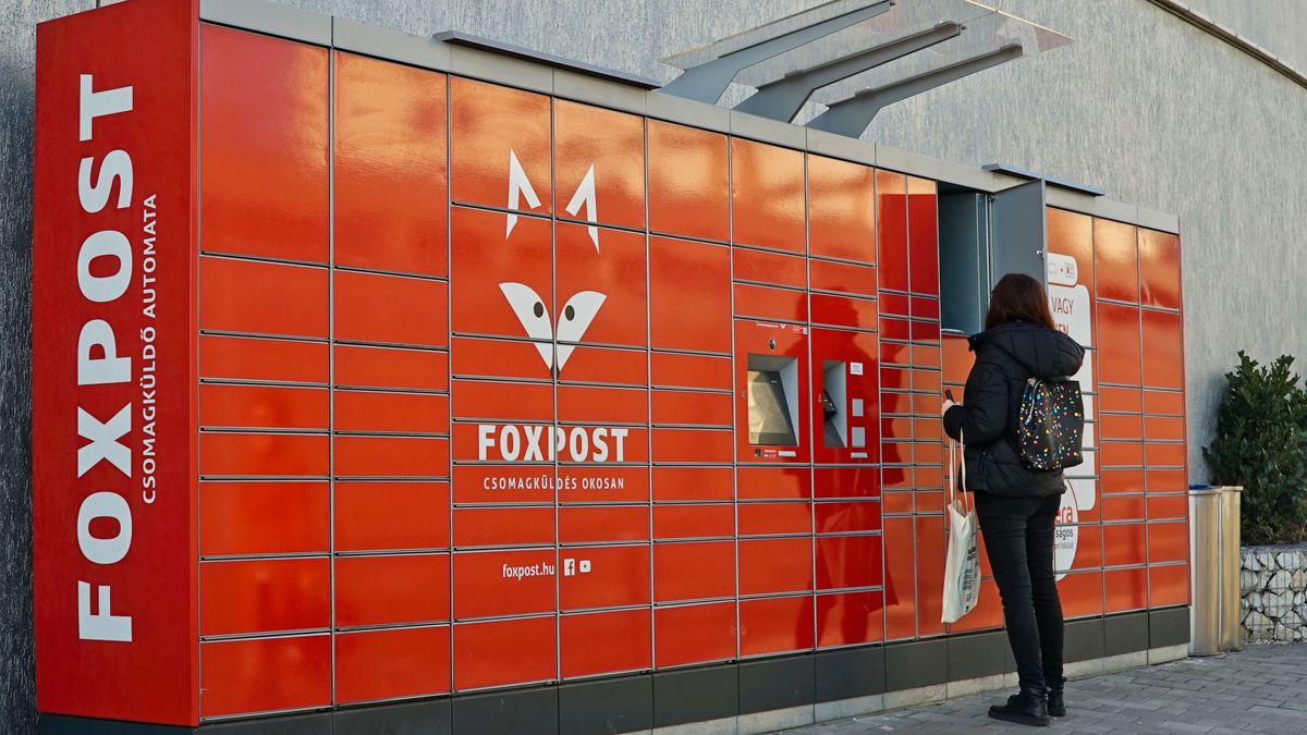 Budapest,,Hungary,-,Feb,14,,2024:,Red,Foxpost,Parcel,Machine, temu