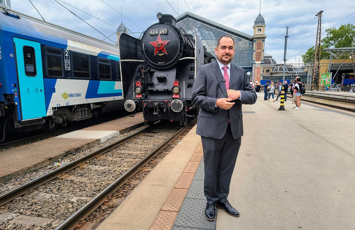 MÁV