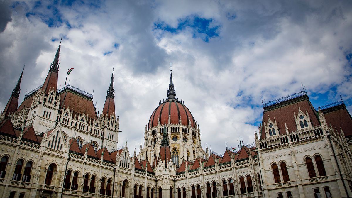 parlament Magyar Péter