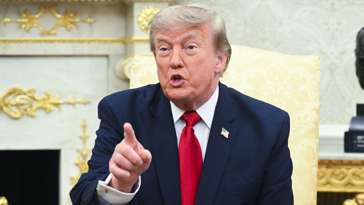 Nincs kivételezés: Donald Trump akár 100 százalékos vámot is kivethet Magyarországra az orosz olaj vásárlása miatt 