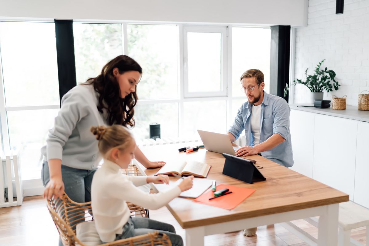 Family,Shares,Workspace,Where,Father,Works,Remotely,And,Daughter,Studies, család