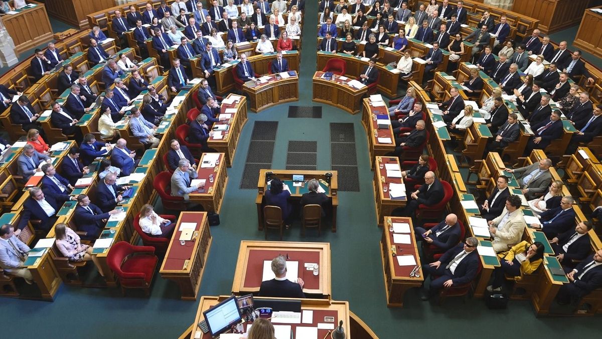 Újra összecsapnak a parlamentben: a botrány után ismét felszólal Magyar Péter