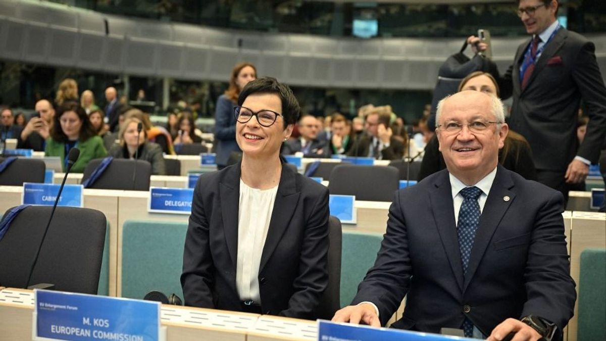 Korrupciós botrány söpörte el: ennyi volt, nyolc hónapig bírta az EU-tagjelölt miniszterelnöke, Zelenszkij leshet 