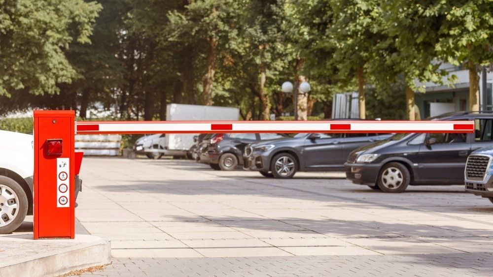 parkoló,Ramp,,Entry,Barrier,To,Private,Car,Parking,Lot.,Entrance,Gate