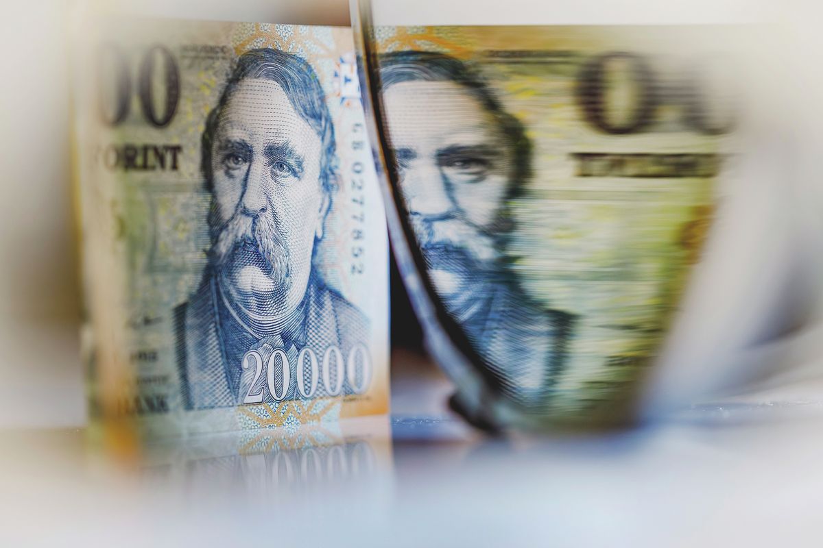 forint, euró, dollár