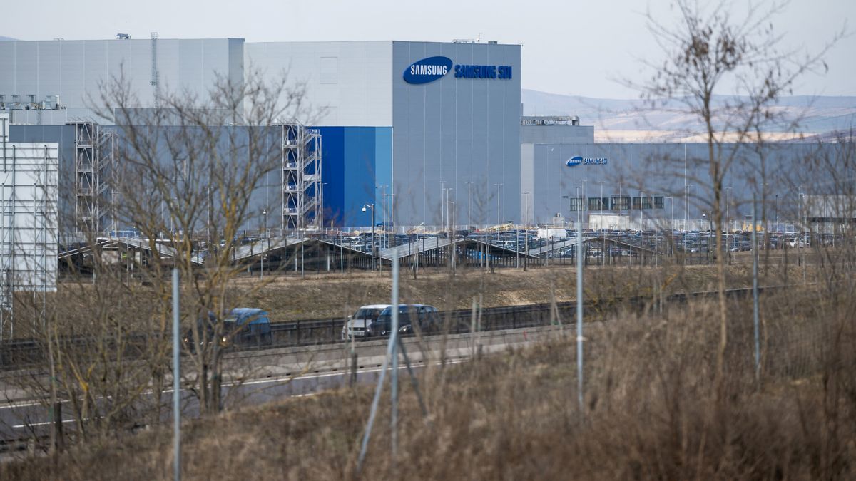 Rendkívüli bejelentést tett Magyarország legnagyobb akkumulátorgyára: durván lecsavarja az energiafogyasztását, és ez még nem a vége –„Mindaddig fenntartjuk, amíg a helyzet nem stabilizálódik" 