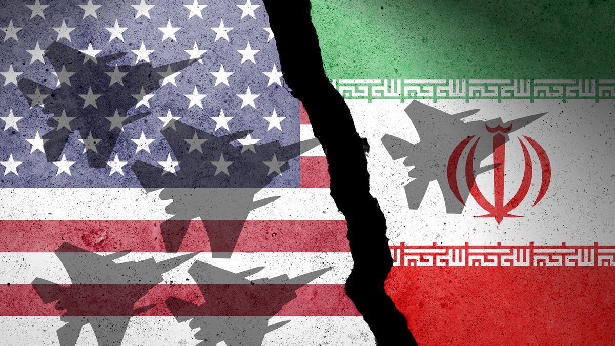 Flag,Of,Usa,And,Iran,Painted,On,A,Concrete,Wall, irán