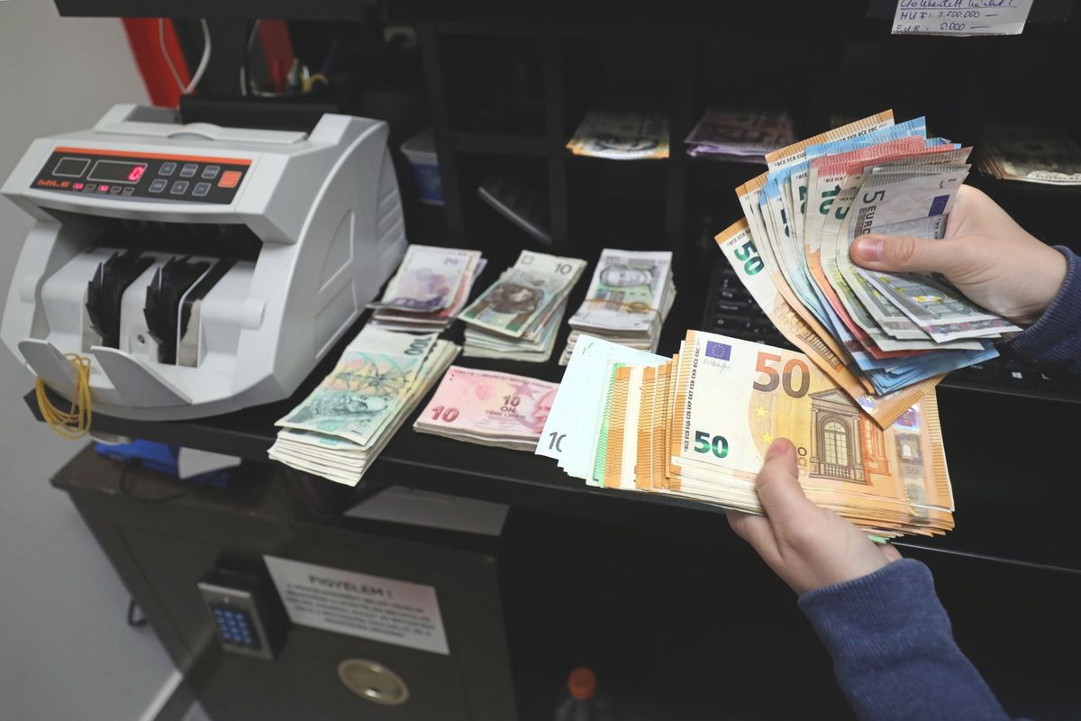 euro
pénzváltó change euró forint árfolyam