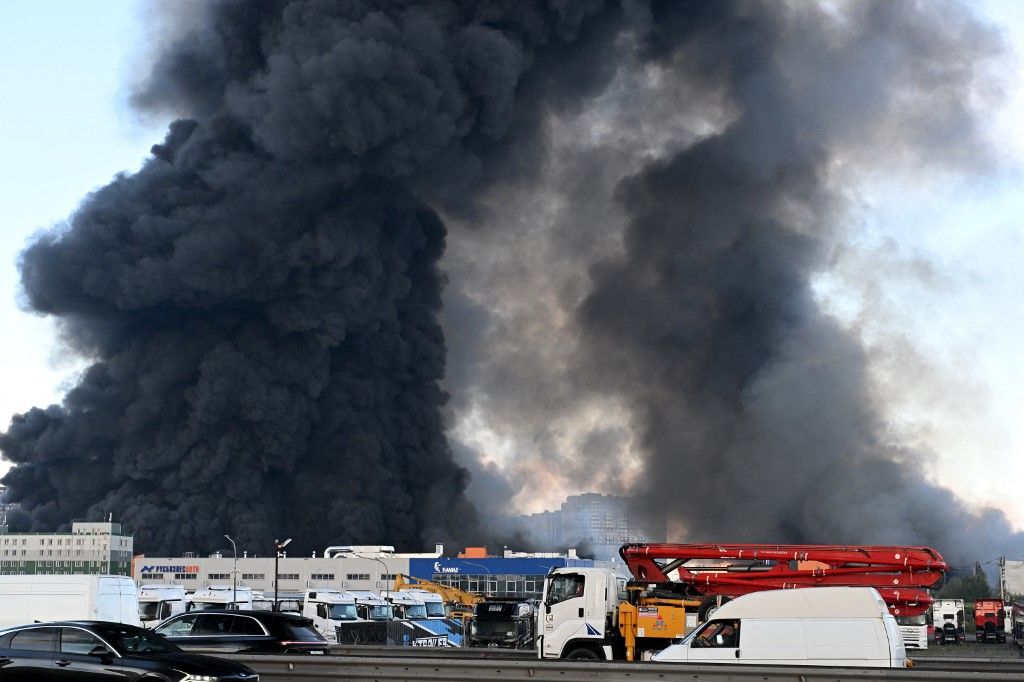 Ukrainian drone strike hits wildberries logistics facilities in St. Petersburg, drón