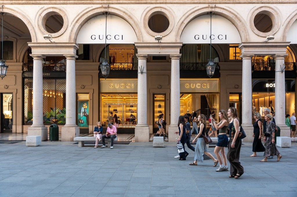 luxus ITALY-TORINO-TURIN-ILLUSTRATION-LUXURY-BRAND-SHOPPING-SHOP