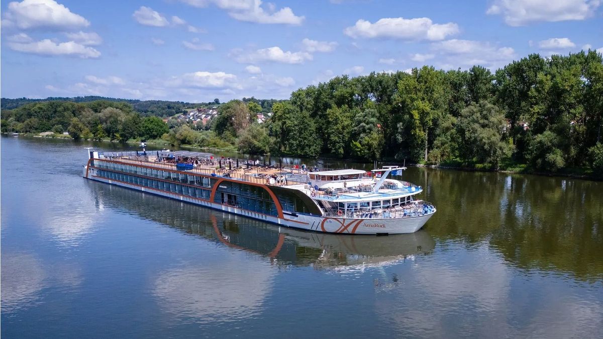 Hivatalos, új óriáshajó érkezik a Dunán Budapestre: 135 méter hosszú, megvan a dátum, mikor fog kikötni – büszkélkednek vele az amerikaiak 