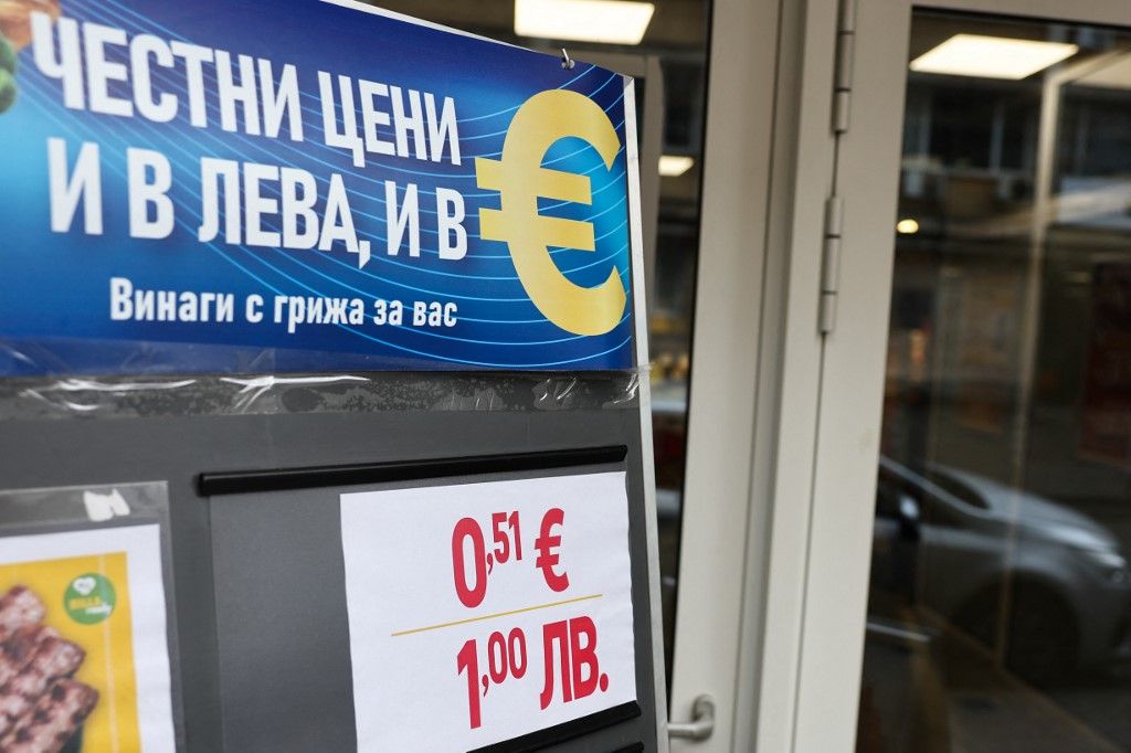 Az euró bevezetése: a friss euróövezeti tag Bulgáriában meghökkenve nézegetik az árakat, az iráni háború időszakában azonban másutt is feltűnt a bökkenő. miközben a magyarok pont most "kaptak rá" az ötletre