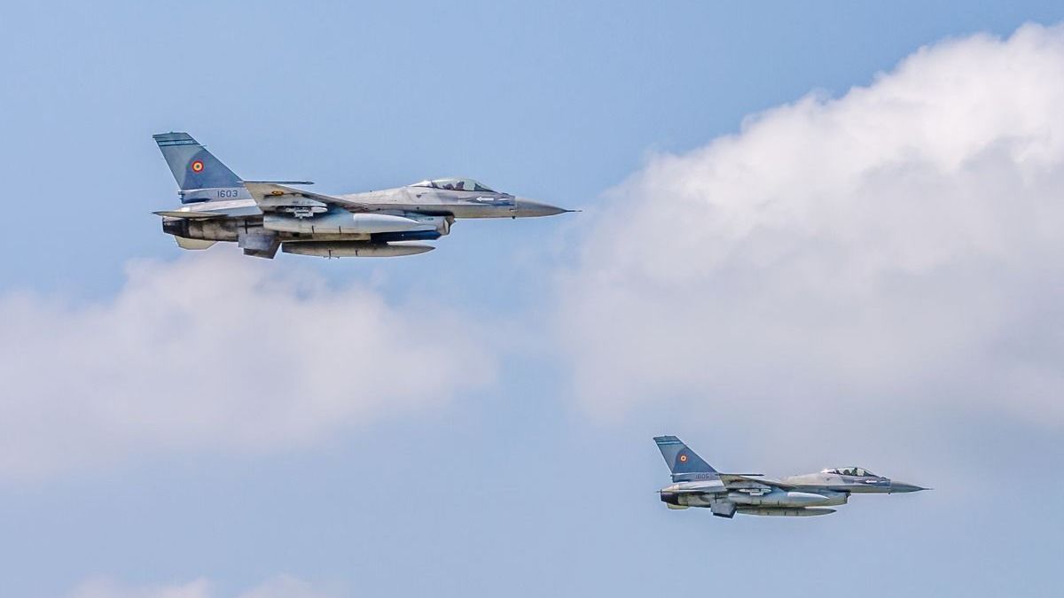 Ez már nem lehet véletlen: magyarok lakta város mellett nyitott tüzet az F-16-os vadászgép Erdélyben, riadóra ébredt Románia szombaton – itt az elnök bejelentése 
