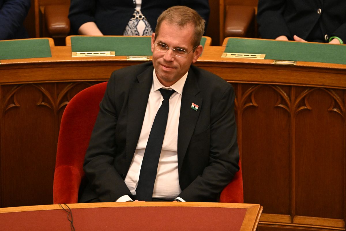 Ruff Bálint döntött: beszántja az MCC-t
