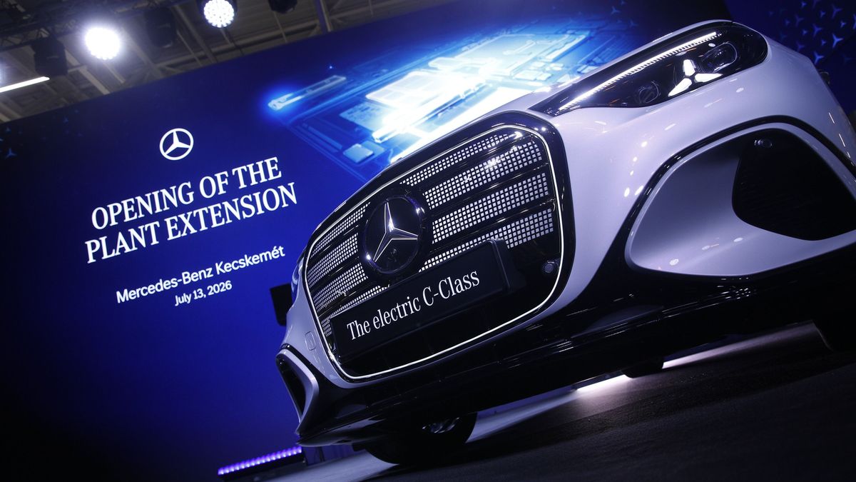 27 millióról indul a Porsche-verő családi szedán: ezt fogják gyártani Kecskeméten – 750 kilométeres hatótáv, brutális gyorsulás 