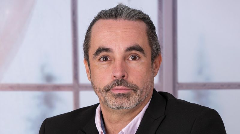 Viczián László szerző profilképe