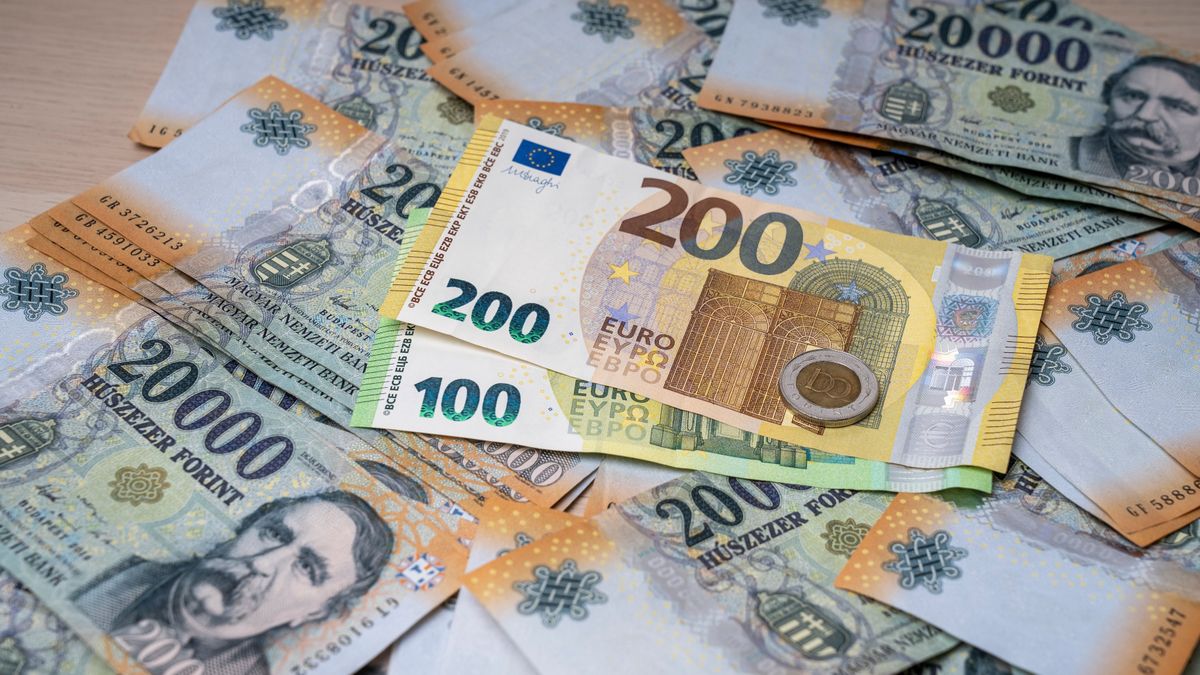 Scattered,On,A,Flat,Surface,Are,Hungarian,Forint,And,100 euró