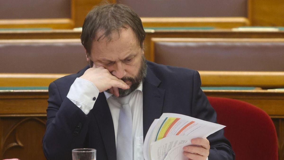 Fő a feje Kármán Andrásnak: 1800 milliárd forintot kell találni a magyar költségvetésben, az elemző sokkoló képet festett a valós helyzetről – a piac már beárazta a Tisza megszorításait 