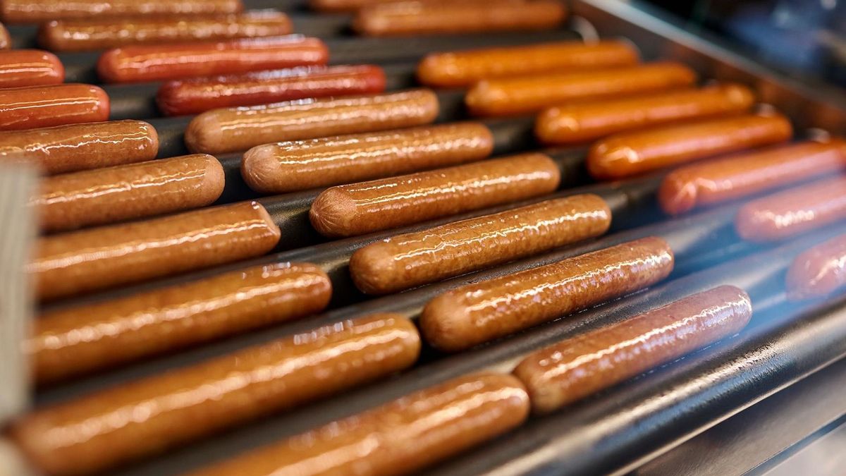 Hernádi Zsolt lett Magyarország első számú hot dog árusa: csak tavaly 47 milliót adott el a Mol összesen 