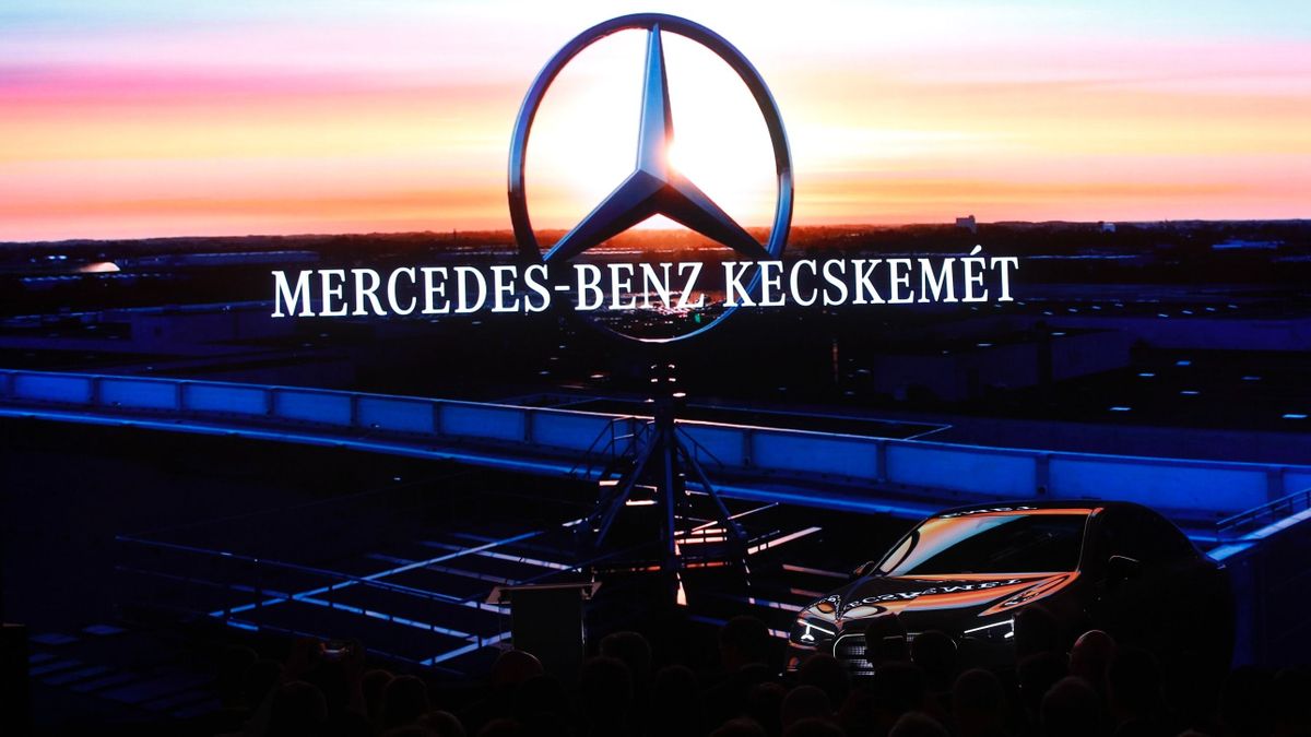 27 millióról indul a Porsche-verő családi szedán: ezt fogják gyártani Kecskeméten – 750 kilométeres hatótáv, brutális gyorsulás 