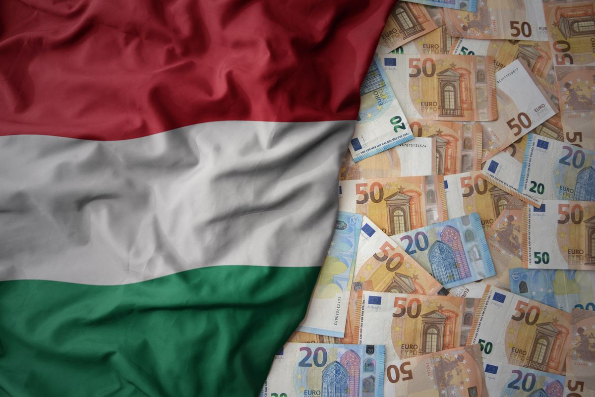 Big,Colorful,Waving,National,Flag,Of,Hungary,On,A,Euro forrás euró