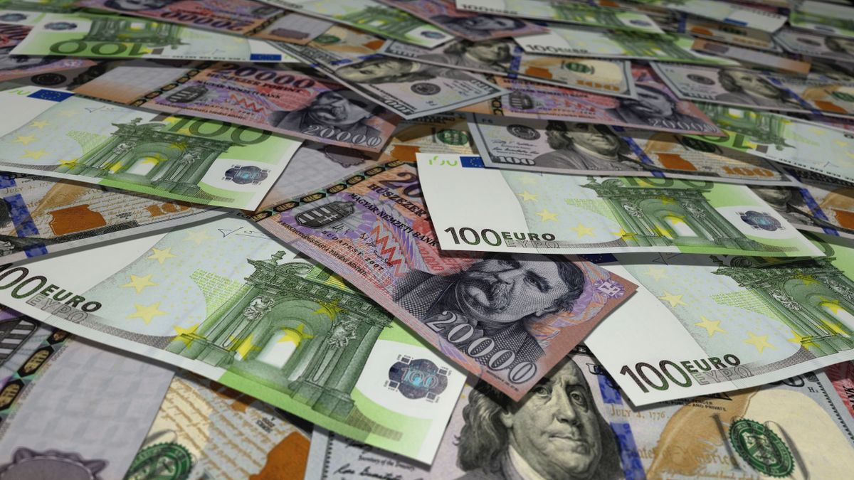 Dollar,Euro,Forint,Banknote,Surface.,Flying,Over,Usd,Eur,And forint euró
