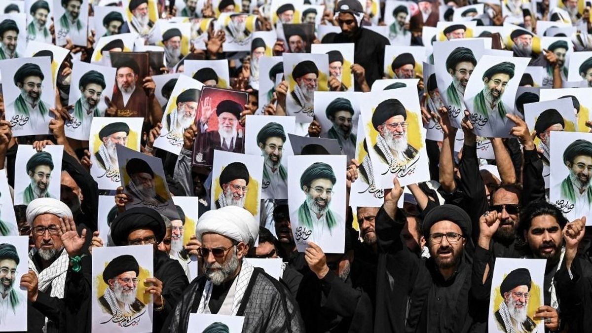 Gyász Iránban: megkezdődött Hamenei ajatollah temetése, 10 millió embert várnak a szertartásra 