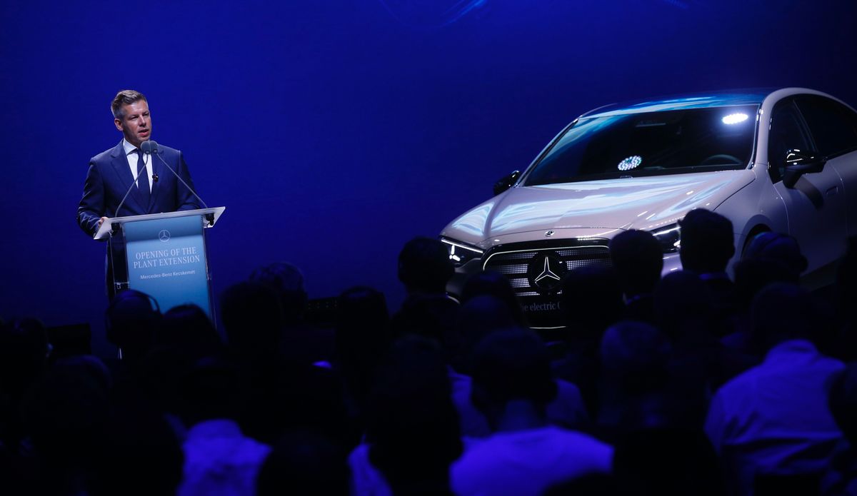 Magyar Péter, Mercedes