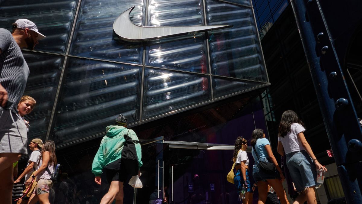 Temeti a növekedést az ünneprontó Nike, lélektani határ alá esett az árfolyam 