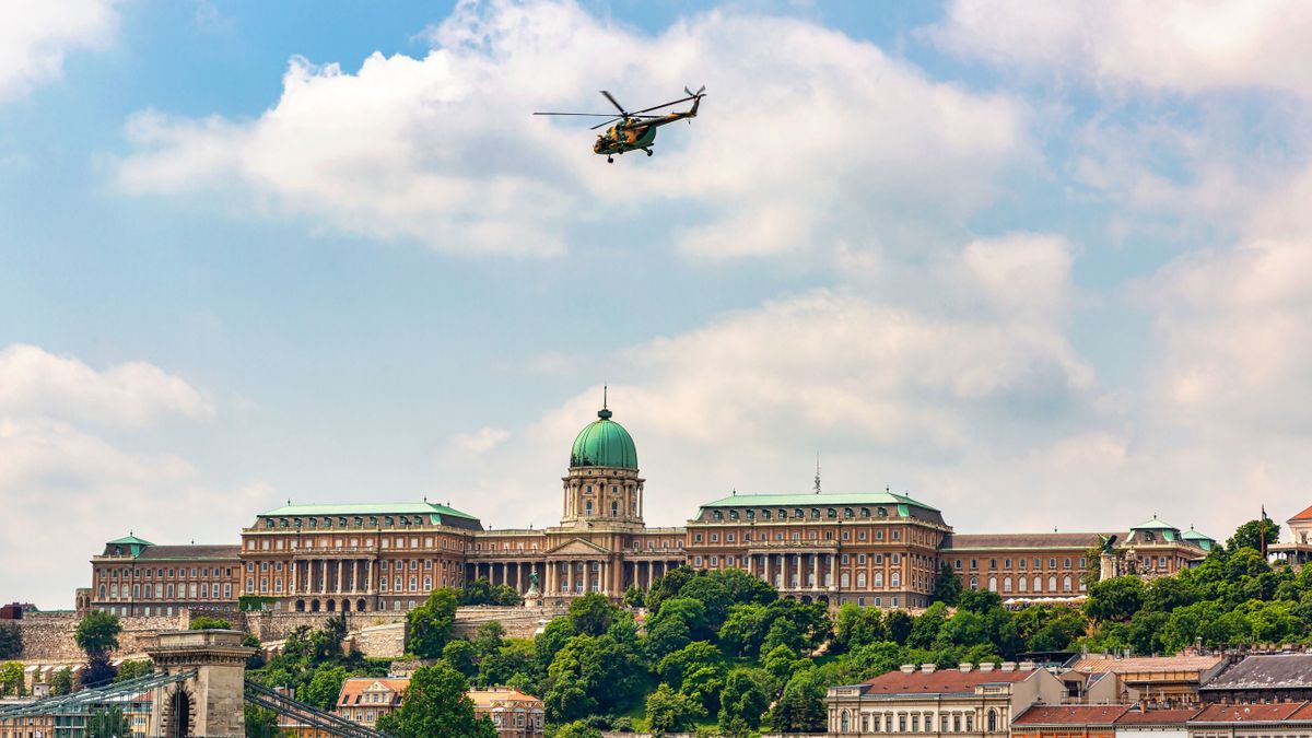 Milliós helikoptertaxik indulnak a Hungaroringre: ennyibe kerül tíz perc alatt kikerülni a dugót – a légtéri szabályok azonban szigorúak 