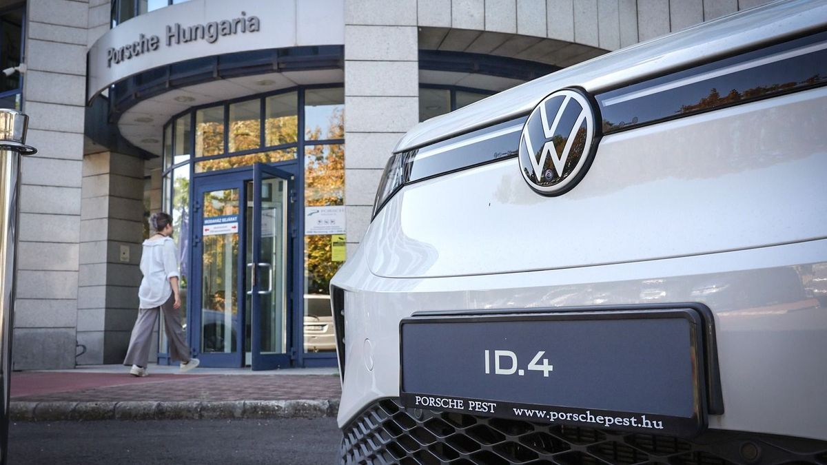 Fontos bejelentést tett a Porsche Hungaria: minden autóvásárlót érint az újítás – a Volkswagen és a Skoda szárnyal, de a kínaiak már a spájzban vannak 