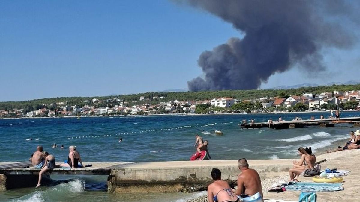 Döbbenet, nincs vége a drámának Horvátországban: újabb népszerű tengerparti város mellett csaptak fel a lángok – Zadarnál két helyen is ég az erdő 