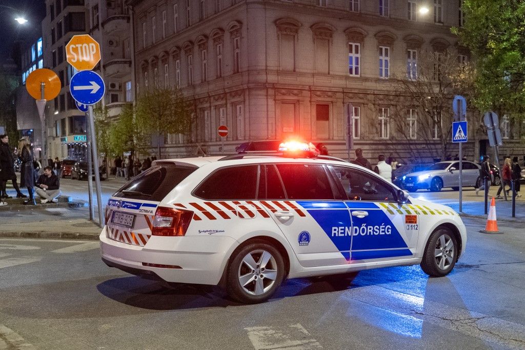 Closing Polls Indicate A Victory For The Hungarian Opposition. nyomozás rendőrség