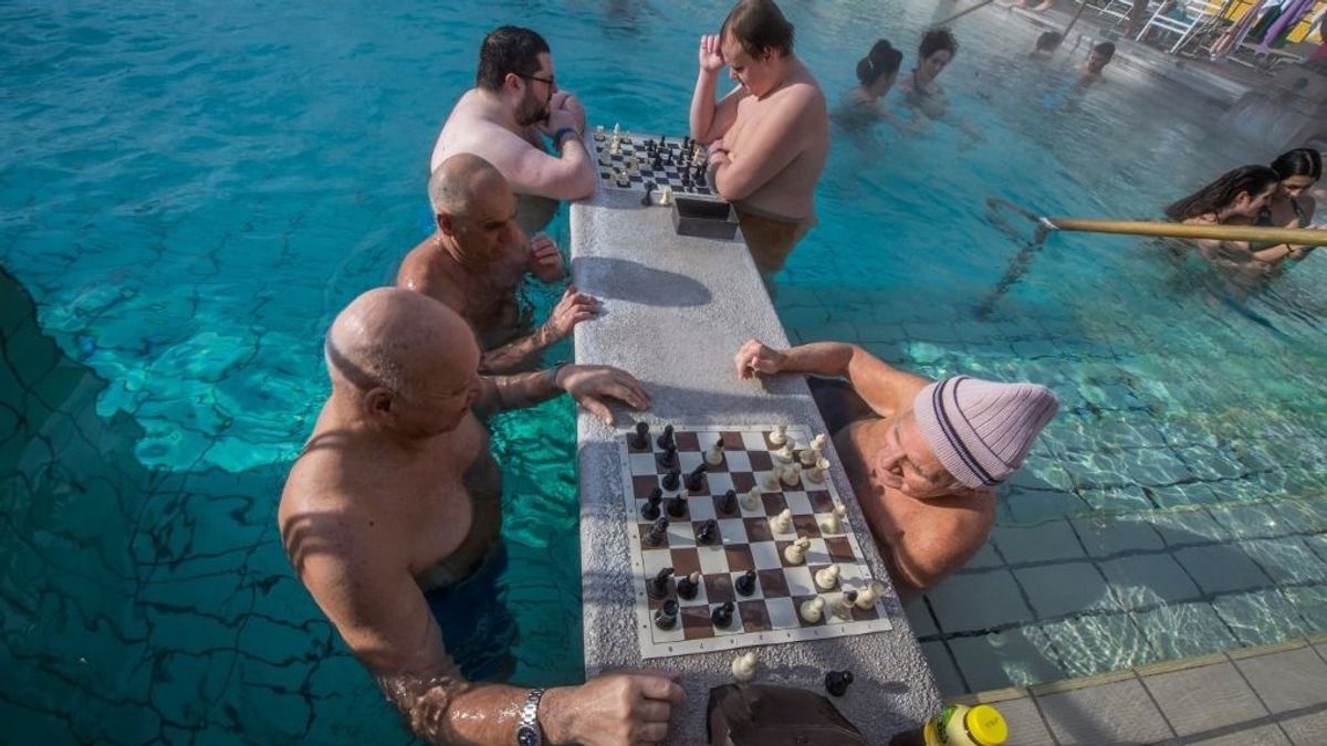 Nem lesz hullám a Palatinuson – spórolnak a fővárosi fürdőkben, de a jegyár csökkentése „nem indokolt" 