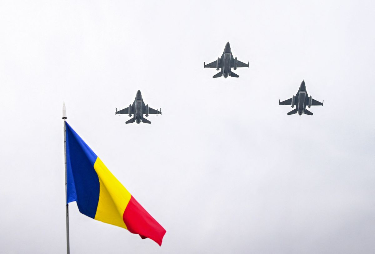 Románia, román hadsereg
F-16 vadászgép