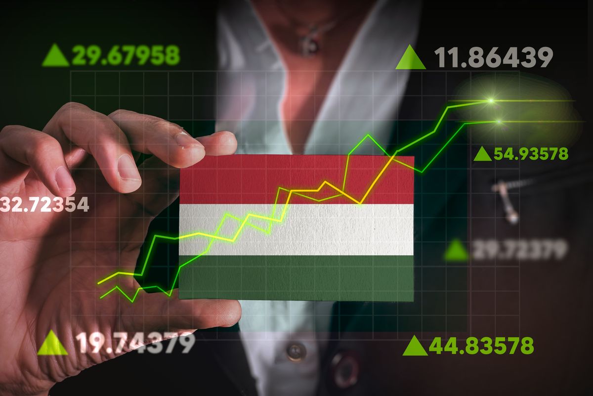 Graph,Growing,Up,In,Front,Of,Hungary,Flag.,Business,State forint gazdaság