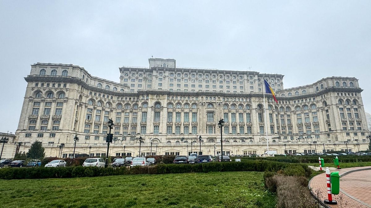 Lesújtó ítéletet mondtak az emberek a kormányról és a főpolgármesterről is – rossz irányba mennek a dolgok a bukarestiek szerint 